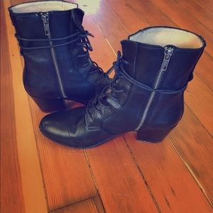 Sweet Frye Victorian lace-up